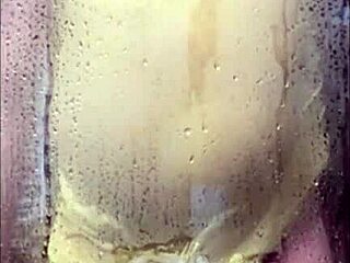 douche protéinée story unfolds casually with daddy in a simple narrative