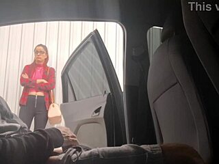 punheta arriscada na rua para estudante no ponto de ônibus?