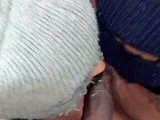 comendo casal de turista na trilha e gozando na cara