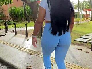 caminhada matinal para quem ama conteúdos com legging e roupas coladas meu vip está cheinho de vídeos e fotos com minhas roupinhas sensuais de academia