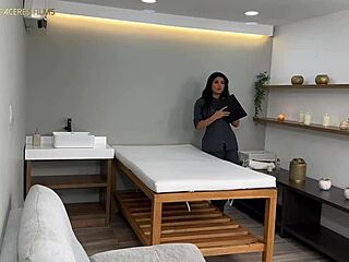 Masaje Con Final Feliz Cachonda Masajista Puta Se Folla A Sus Pacientes - Rosxy Gutierrez & Dani Clark In Bbw Domination