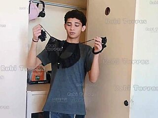 Caught Stepbro Sniffing My Panties So I Punished His Cock With Pussy