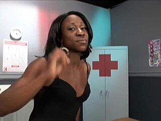 Daniesha begs for facial cumshots after outdoor dp riding