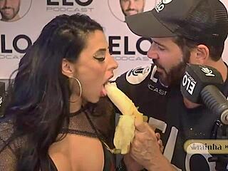 rainha hotwife's emotional podcast blowjob