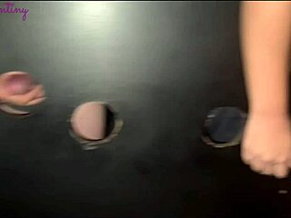 mais um dia eu sendo puta de corno no gloryhole com bbc completo no red3