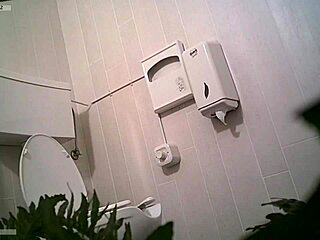 italian teen flashes her webcam secrets in hd