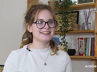 WOW! LUNA FINGERS SHAVED PUSSY WITH DILDO VIBRATOR!