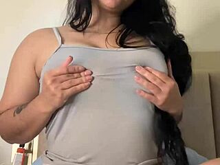 Curvy Latina Foot Fetish Massages in Stunning 4K