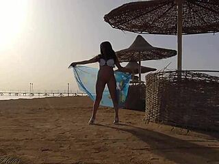 i skip panties flashing big tits on crowded beach