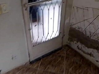 ele não esperava que a skinny tattooed teen whore alugasse casa com cuzinho bareback