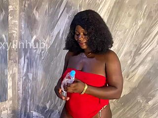 HORNY LESBIAN BABES KISS AND FUCK BIG ASSES!