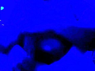 blue light special on big curves! 💡🍑