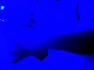 blue light special on big curves! 💡🍑