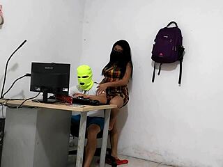 Picsa Szomszéd Kérleköli a Fazsat - Keményen Uram a Hatalmas Seggét!