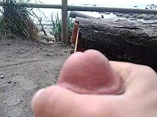 PLAYING WITH PUSSY PUBLIC BEACH OUTDOOR MASTURBATION HORNY SOLO