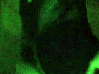 Hej Alico, riđa shemale, želiš taj veliki crni kurac?