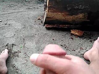 PLAYING WITH PUSSY PUBLIC BEACH OUTDOOR MASTURBATION HORNY SOLO