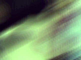 Naredila je mojega moža trdega samo z drkanjem masivnega kurca!