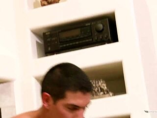 Jayden Lee ohnutá u krbu: Olizování kundy a tvrdý doggy