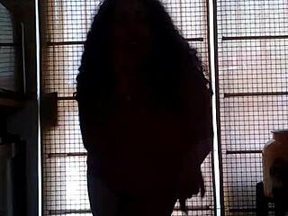 she shakes her ass like a pro sister style