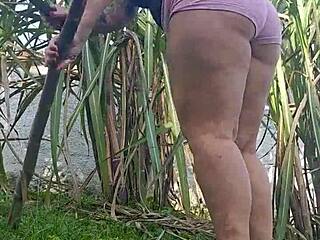 i love flashing my big ass in this position