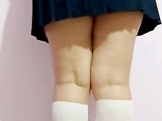 mi sobrinastra provoca con falda escolar y por fin la cojo casero