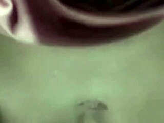 housewife mastrubasi her itchy hairy pussy begging for dick