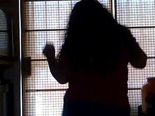 she shakes her ass like a pro sister style