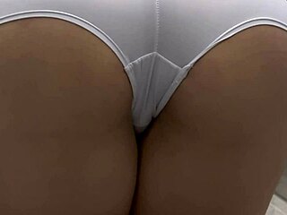 si encuentras a tu madrastra asi con panties abajo que harías pov