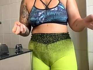 wife cooks online but flashes swollen young pussy exhibitionist