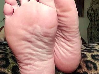 foot goddess mymistressk's barefoot tease lures subs into trance