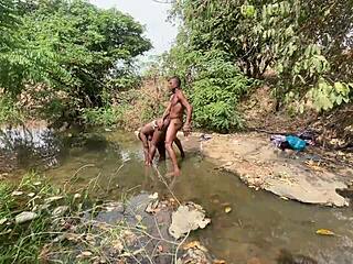 Wow Curvy Ebony Flashes Juicy Body at Stream!