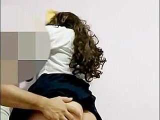 mi sobrinastra provoca con falda escolar y por fin la cojo casero