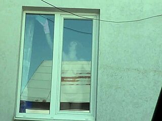 Mature milf neighbor washes windows naked, taxi peeps her tits pussy