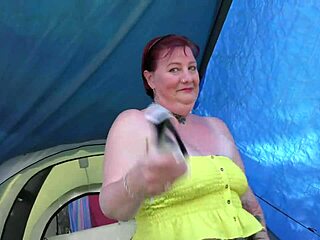 i'm that trashy kiwi milf flashing pussy publicly at holiday park