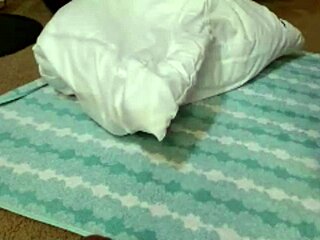 Burglar blasts massive facial on Dawnskye1962's face in IR roleplay!