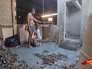 पतली थाई 18+ रंडी पैसे के लिए गांड मरवा के कमशॉट लेती