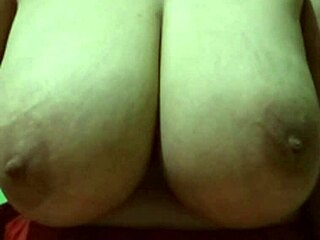 Young Fareeda's big boobs thrill me