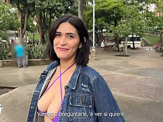 Eu Provoco Jade Mercury Perto do Metrô por Diversão