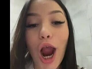 i risk flashing my pussy outdoors in public spots