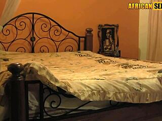 Tourist mit Riesen-Schwanz hämmert Ebony-Queen doggy hardcore