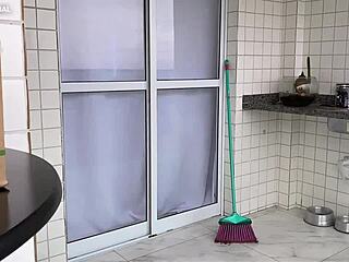 called this big ass maid watch her twerk that booty for me