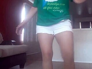 Sexy dancer shakes ass teasing moves