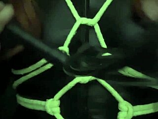 Uitdaging hoe wijd opensper je kont Astarioth spuit aftellen femdom latina