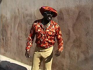 Whores Swap Cum After Outdoor Double Blowbang?