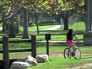 Watch her suck muscular dude's shaved cock till facial cumshot solo style 💦😍