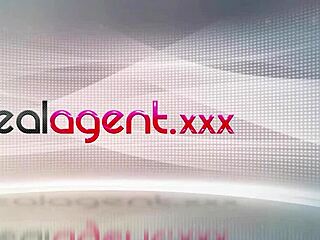 Sasha Rose ujjazza sima picsáját többet akar