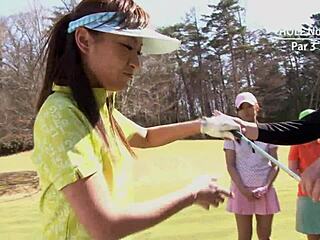 日本人淫乱美女クリ弄り後バックで子宮ガンガン