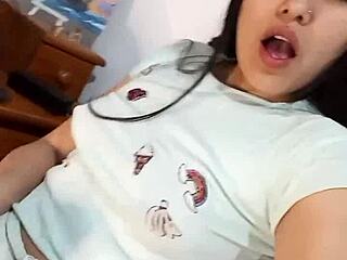 oh man i�m so horny watching this wonderful colombian squirt her pussy solo like crazy