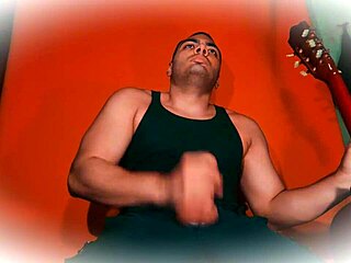 Sexy Bodybuilder Strokes 18cm Cock Guitar Masturbation